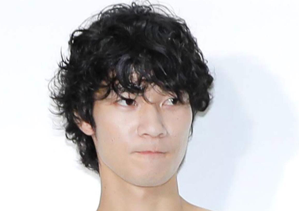 佐藤健 シルバー系の髪でちょい悪風 撮影現場メイキング動画 Onekoの気になるニュース
